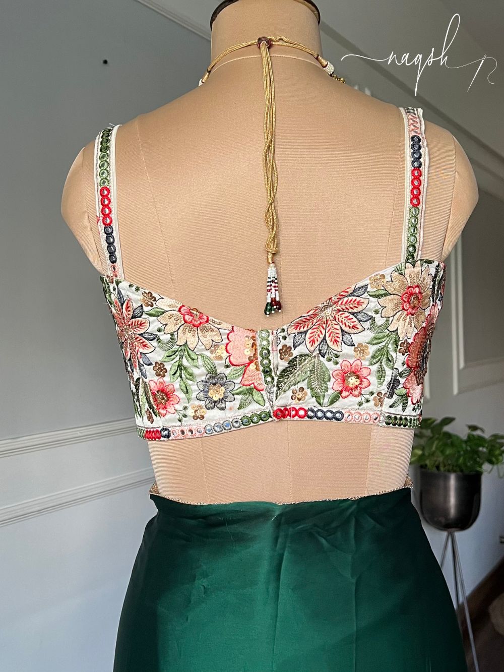 Embroidery White Sleeveless Blouse