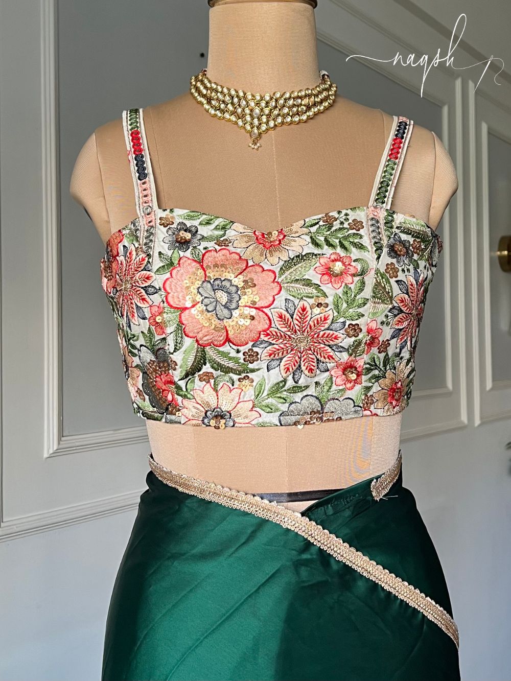 Embroidery White Sleeveless Blouse