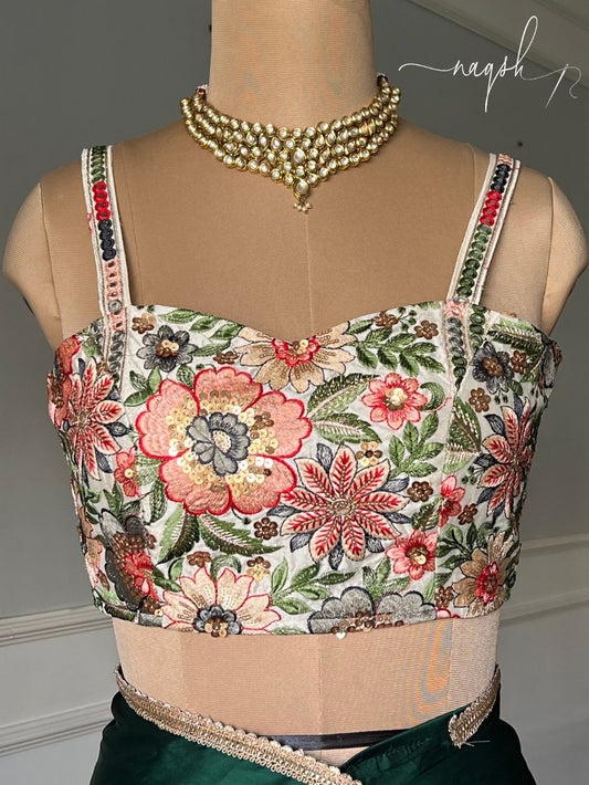 Embroidery White Sleeveless Blouse